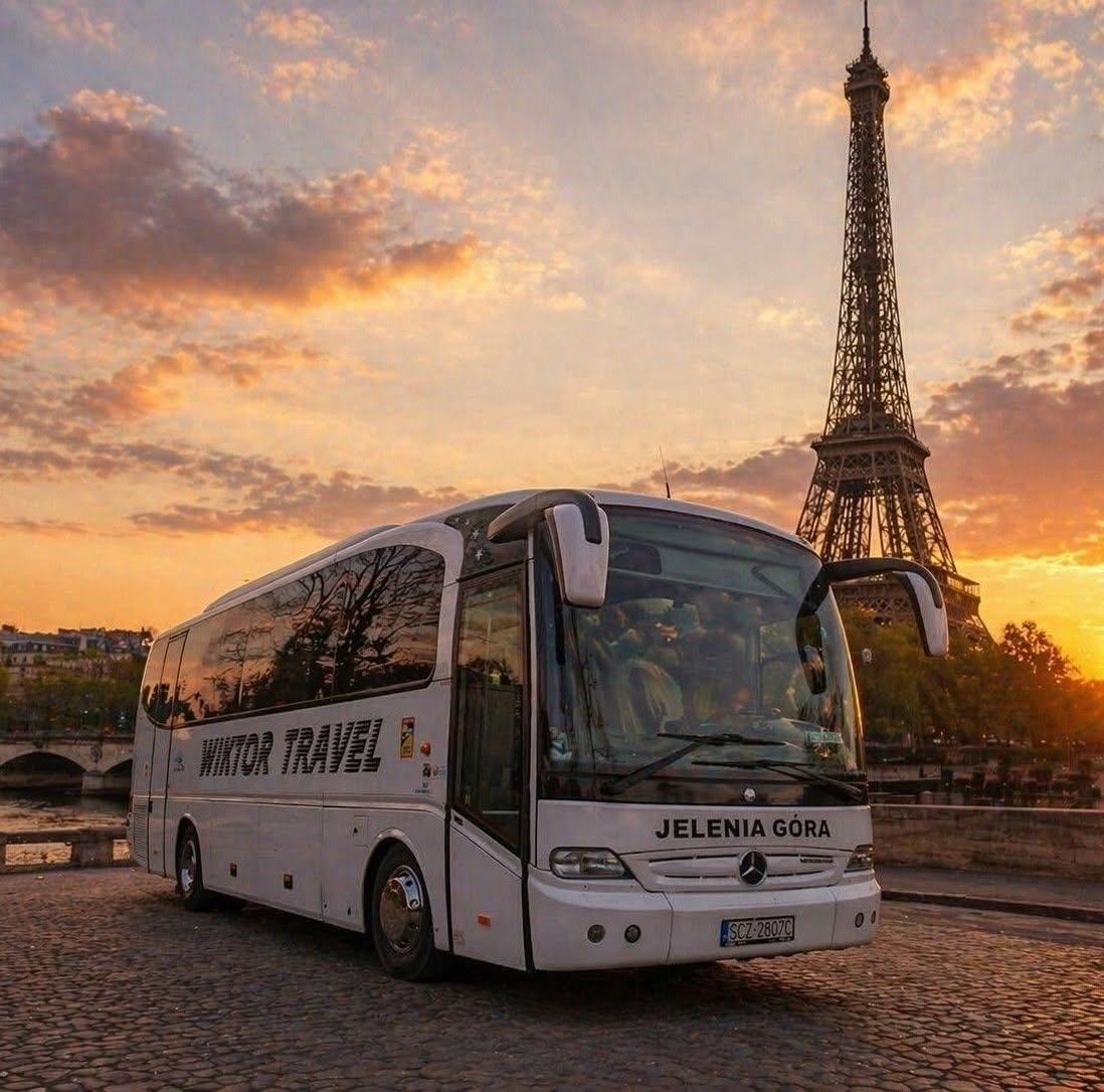 Mercedes Tourino z oznaczeniem Wiktor Travel — zdjęcie z firmowego profilu